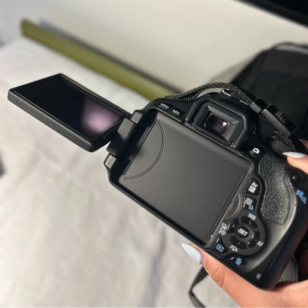 Canon t3i, lense, flash, charger, camera case bundle
